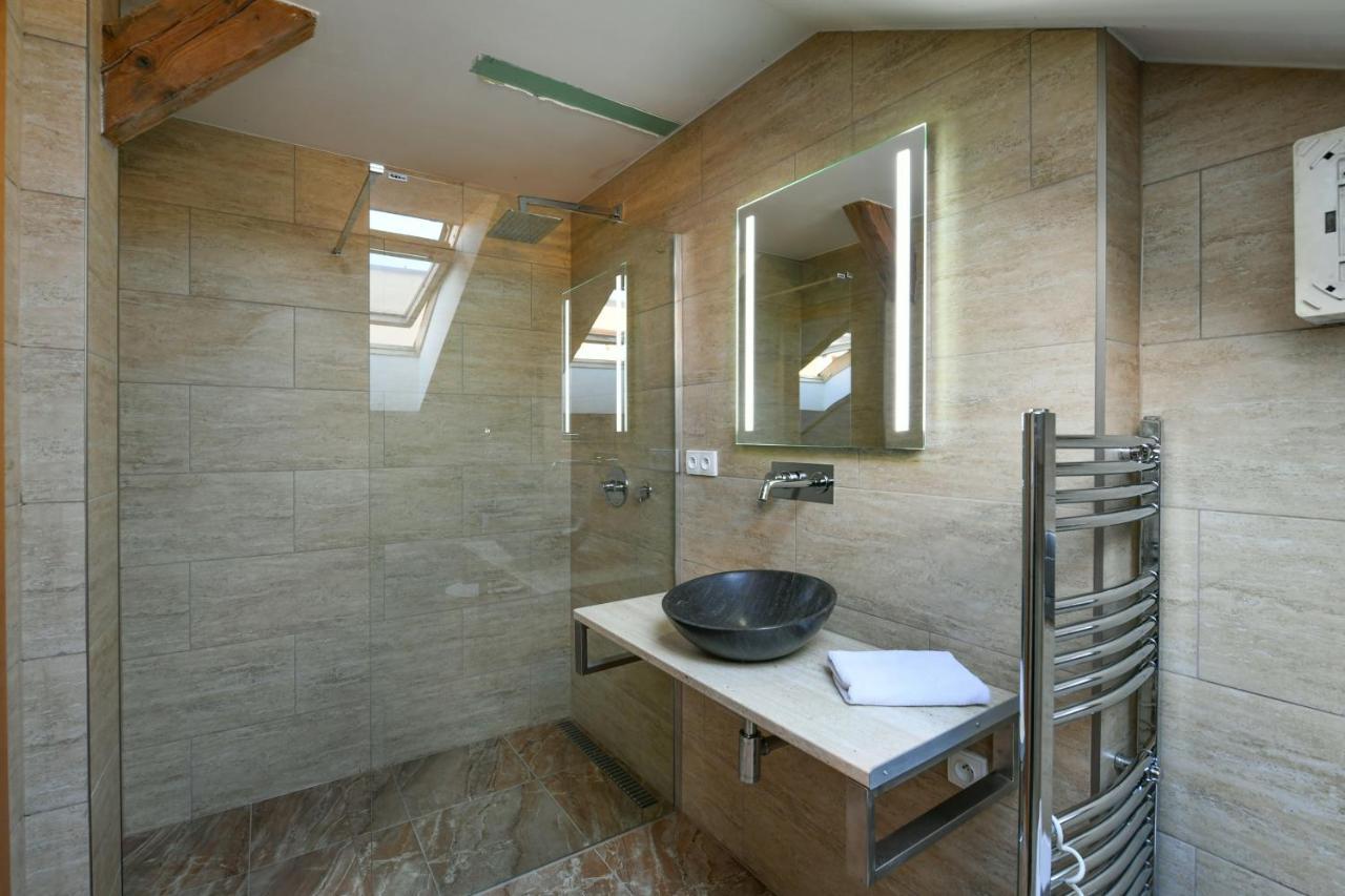 Amazing Charles Bridge Apartment Прага Экстерьер фото