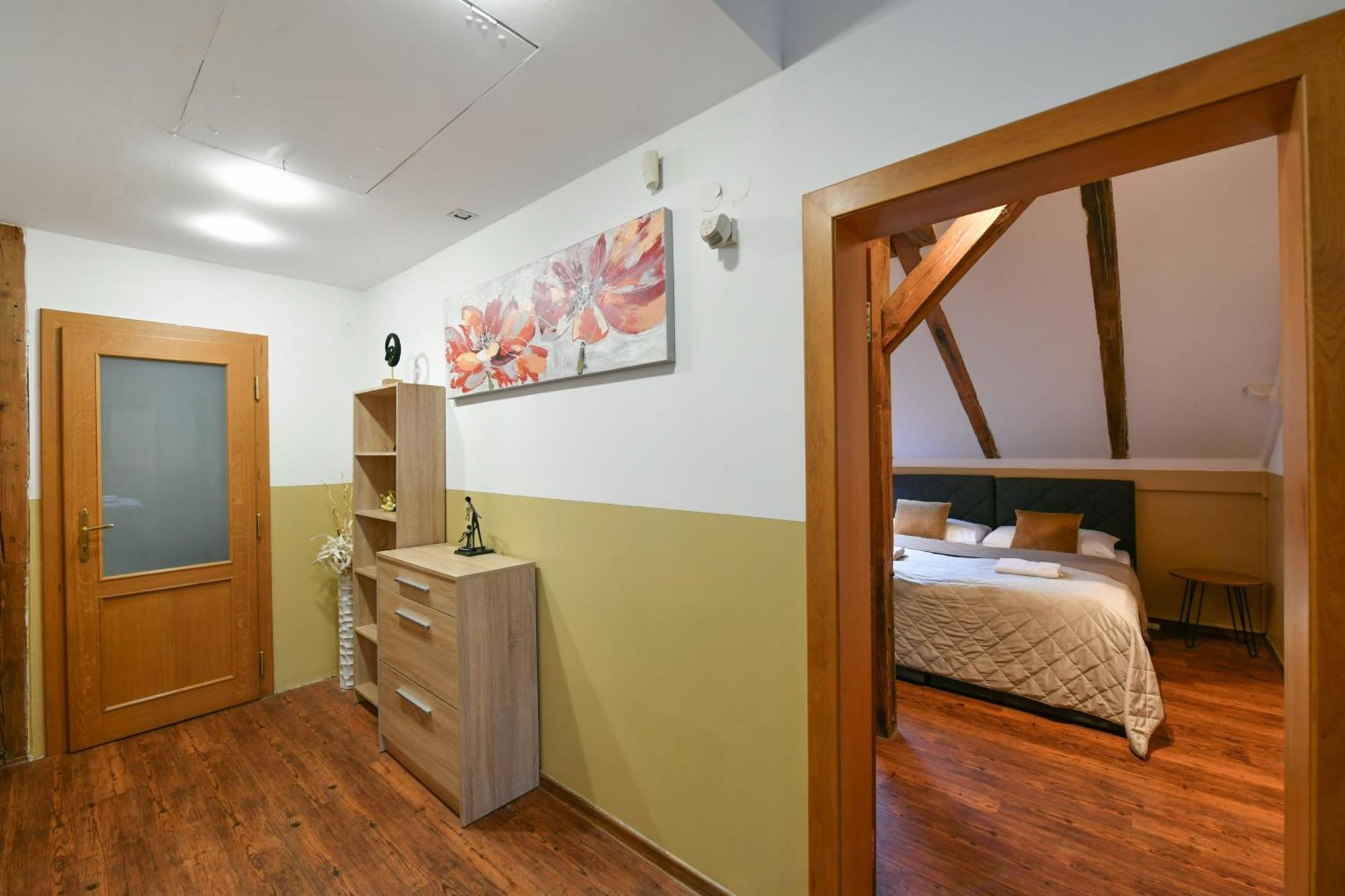 Amazing Charles Bridge Apartment Прага Экстерьер фото