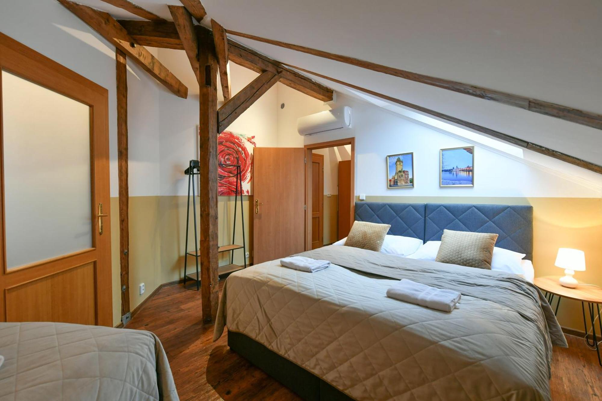 Amazing Charles Bridge Apartment Прага Экстерьер фото
