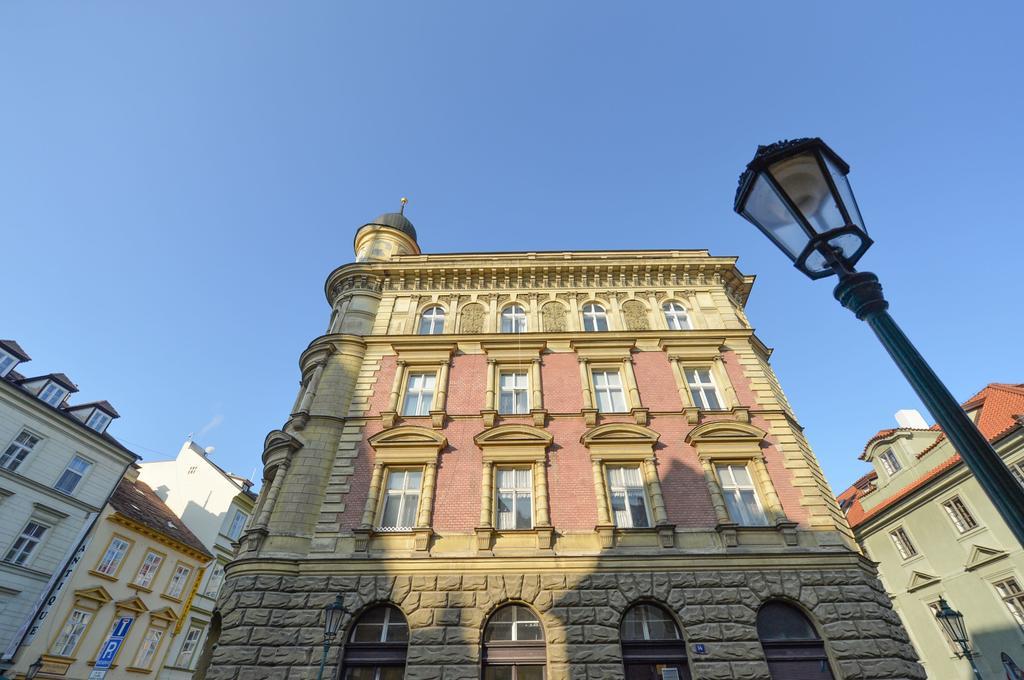 Amazing Charles Bridge Apartment Прага Экстерьер фото