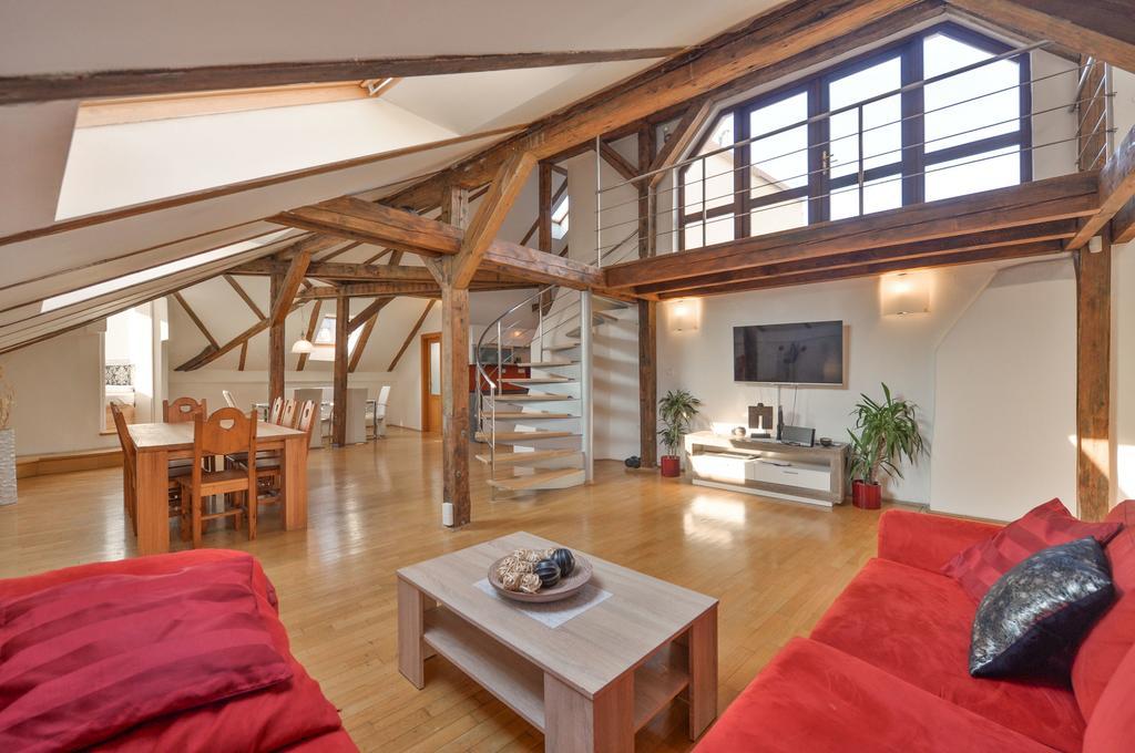 Amazing Charles Bridge Apartment Прага Экстерьер фото