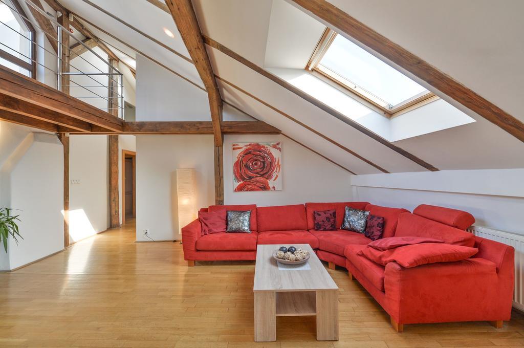 Amazing Charles Bridge Apartment Прага Экстерьер фото