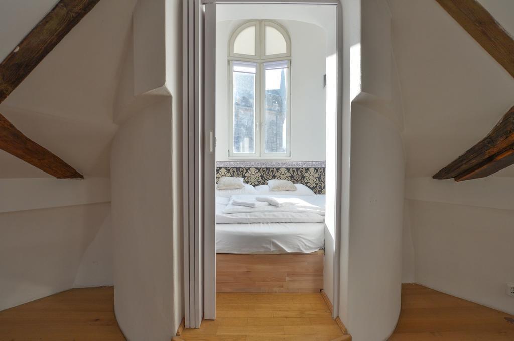 Amazing Charles Bridge Apartment Прага Экстерьер фото