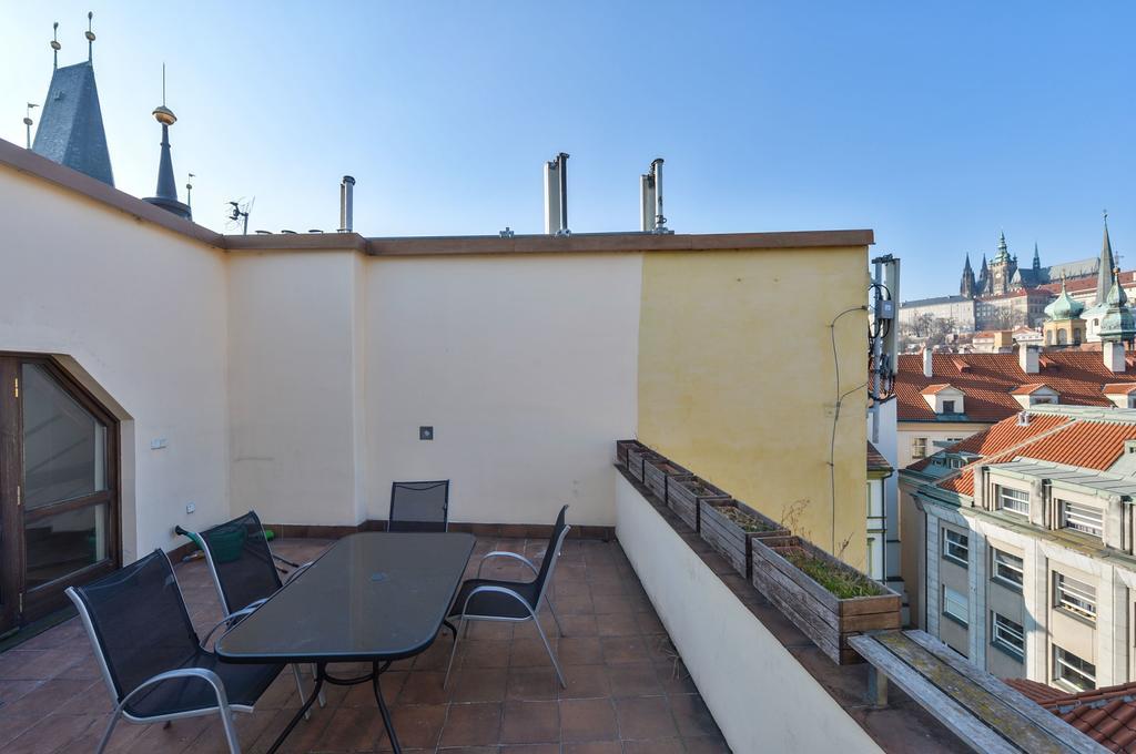 Amazing Charles Bridge Apartment Прага Экстерьер фото