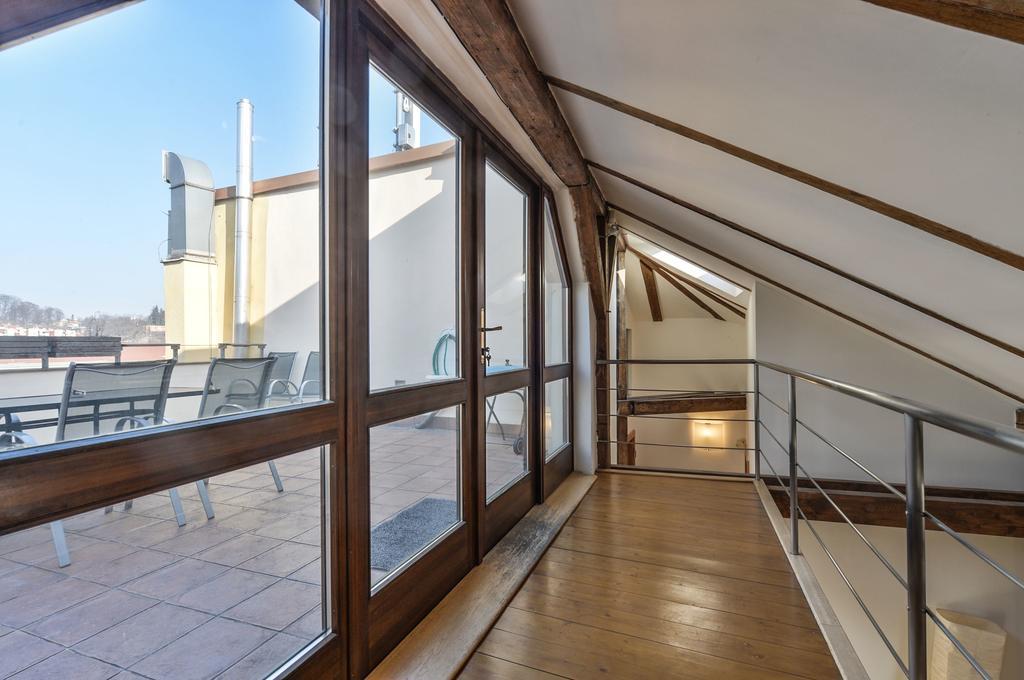 Amazing Charles Bridge Apartment Прага Экстерьер фото